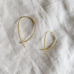 Dainty Crossed-Arch Threader - Boisdoree