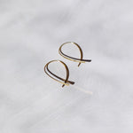 Dainty Crossed-Arch Threader - Boisdoree