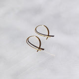 Dainty Crossed-Arch Threader - Boisdoree